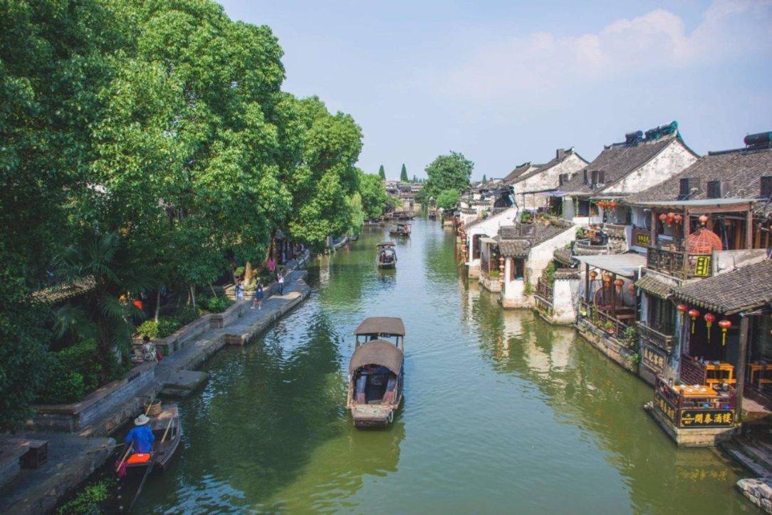 卧室万万要挂这几样东西,有钱人一看就明白,越住越富裕